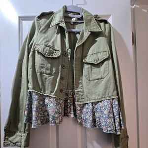 We The Free Army Green Distressed Floral Hem Women's Jacket. Like NEW.